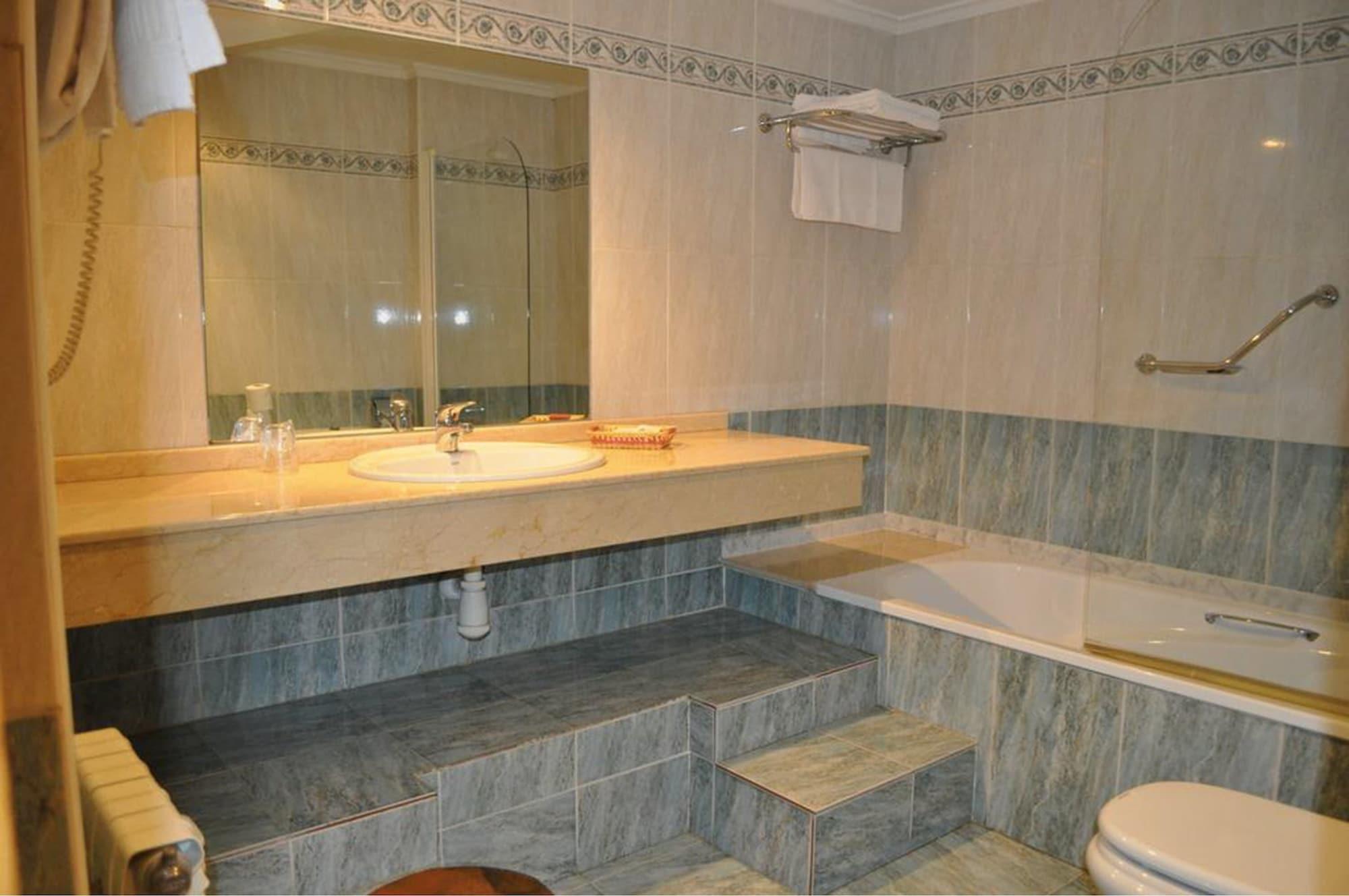 Don Pedro Hotell Avilés Exteriör bild